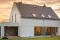 Ein Einfamilienhaus als Symbol für den CO2-Fußabdruck beim Heizen