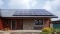 Das Bild zeigt ein Haus mit Vitovolt 300 Photovoltaik-Modulen auf dem Dach.
